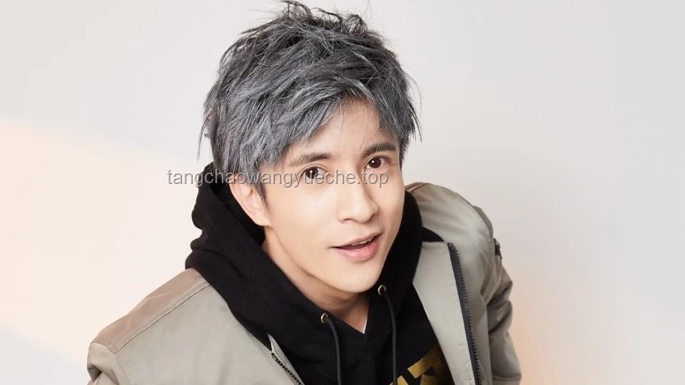 **刘宇宁直播掏出一张饼：明星直播互动与传统营销手段对比分析**